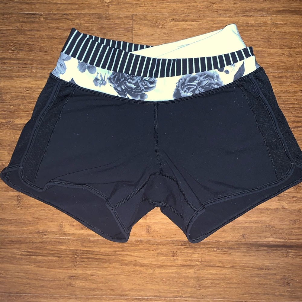 Lululemon Size 4 Booty Shorts